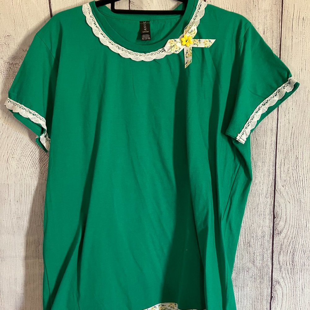 210 Scoop neck tee with floral bow with ribbon and lace accents and buttons